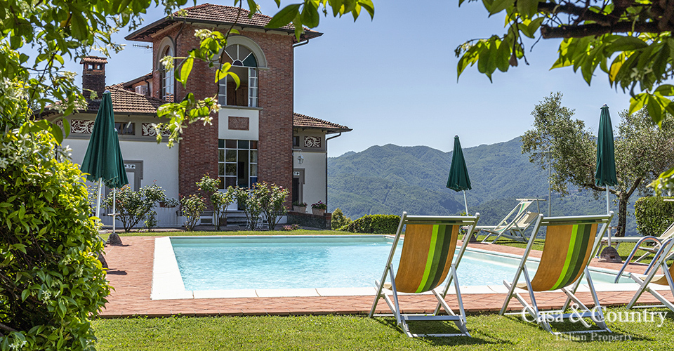 5 bed  For Sale in Lucca,  - 1